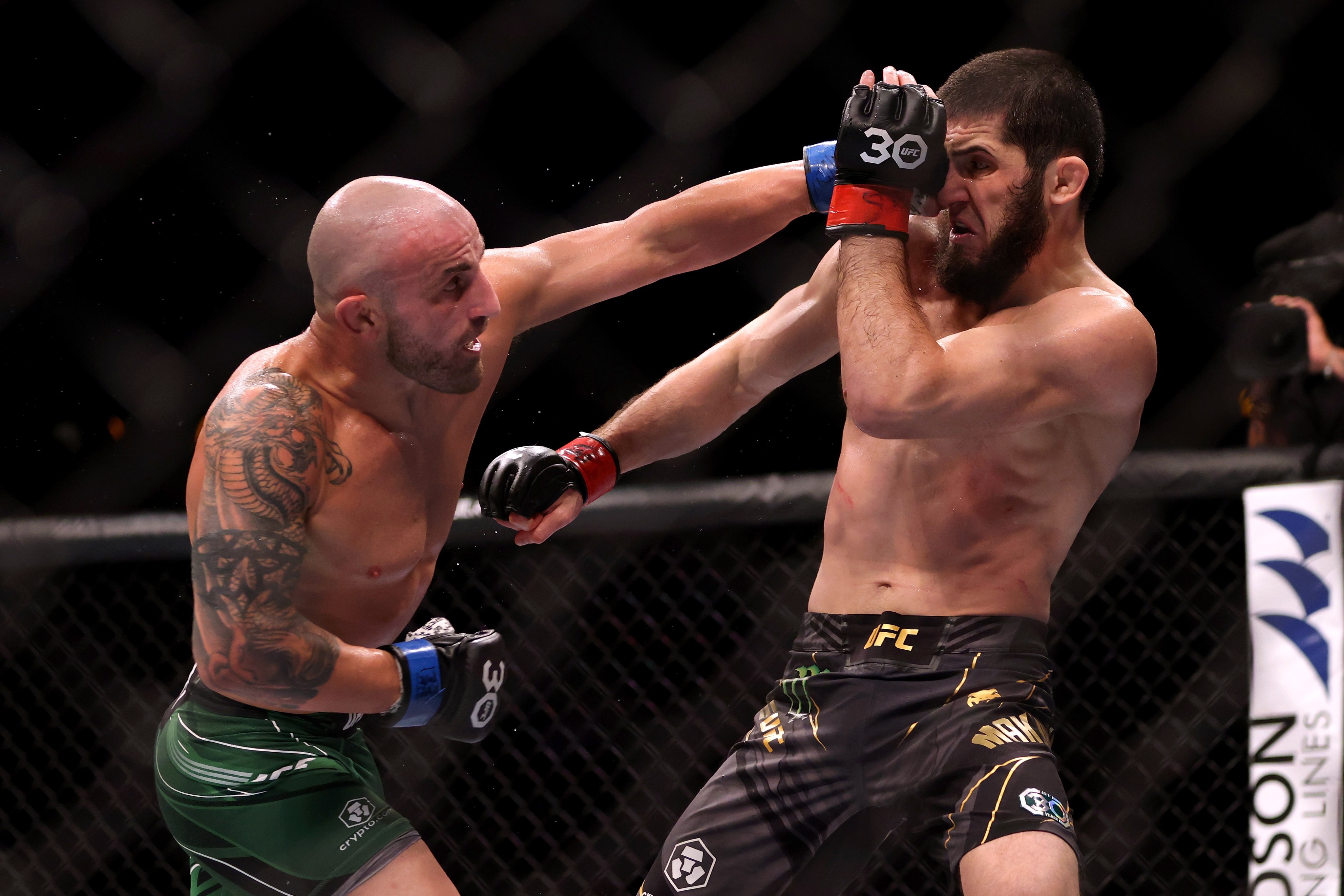 Breaking News: Islam Makhachev Retains UFC Lightweight Championship in Thrilling Fight