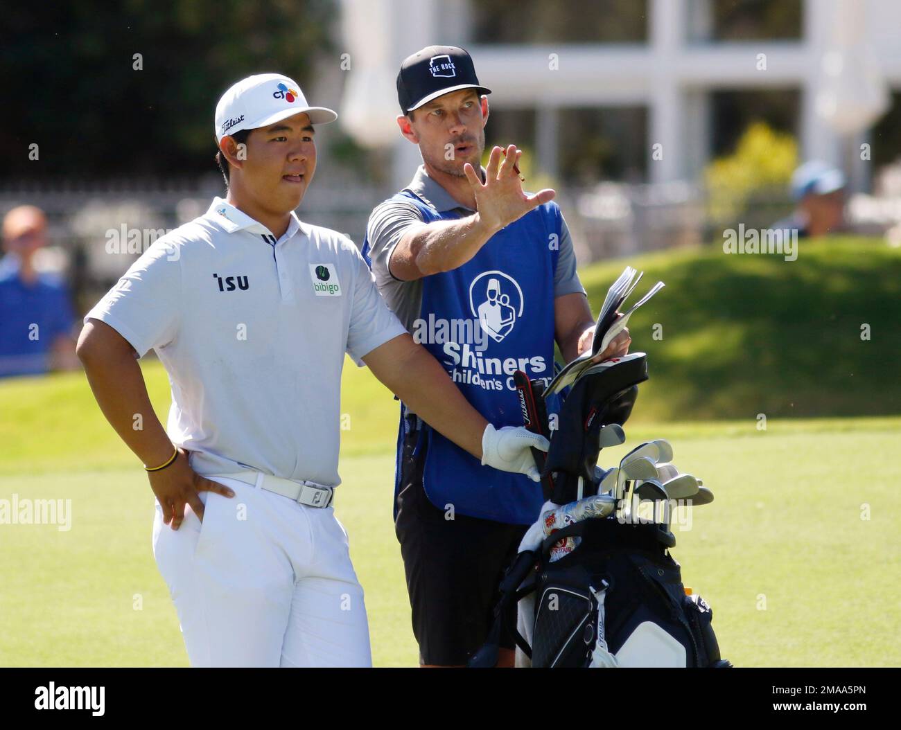 Si Woo Kim and His Caddie: A Winning Partnership or Not?