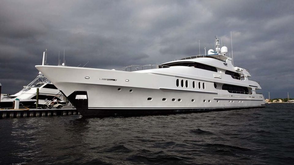 Tiger Woods Yacht Pics: Explore the Golfers Mega Yacht in These Awesome Photos!