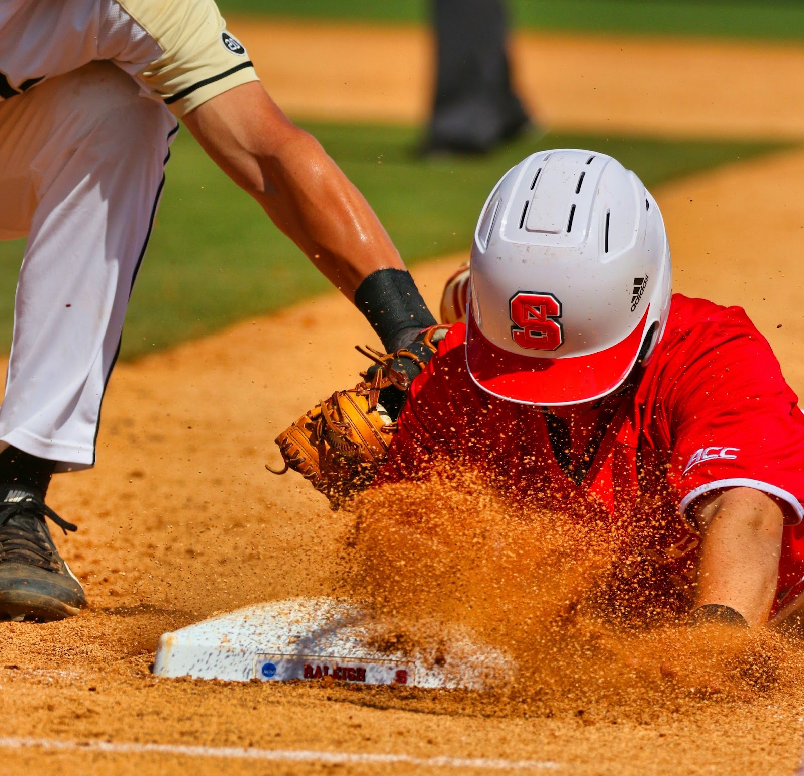 How many innings in college baseball games? Heres the answer youre looking for!