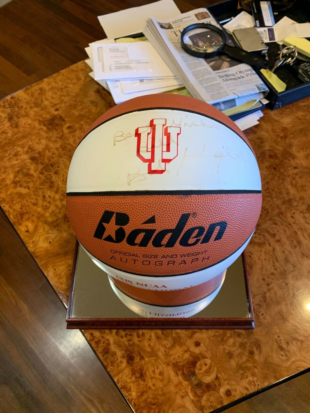 Bobby Knight Signed Basketball: Perfect Gift for the Ultimate Fan