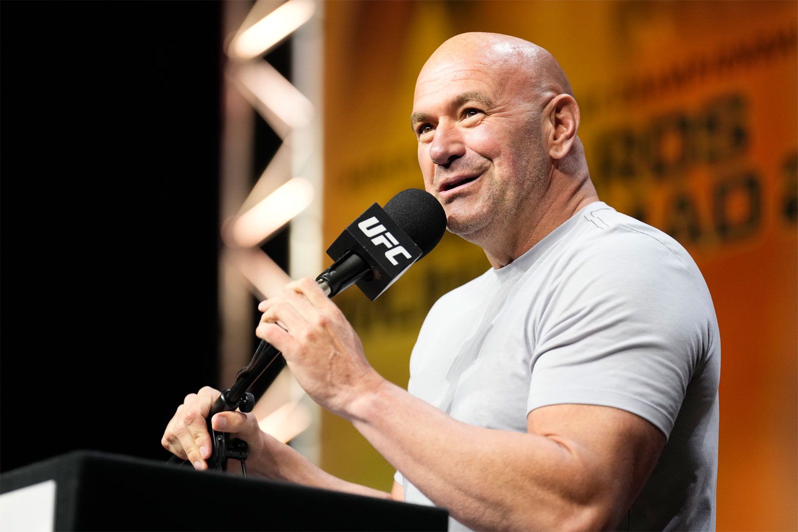 Dana White House: Ultimate Guide to Get Inside the UFC Bosss Life and Career in the World of Mixed Martial Arts