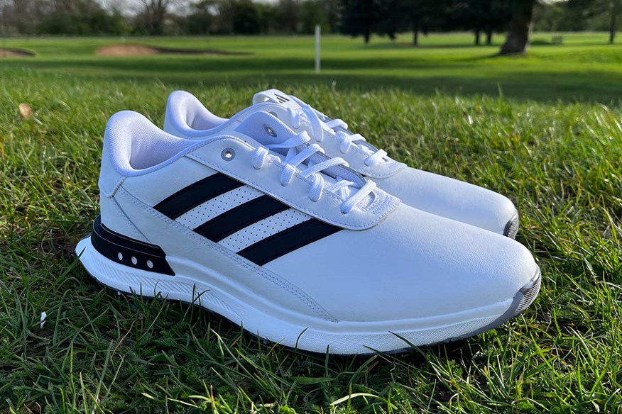 Spikeless Golf Shoes White: Are They Right for You? Find Out Here