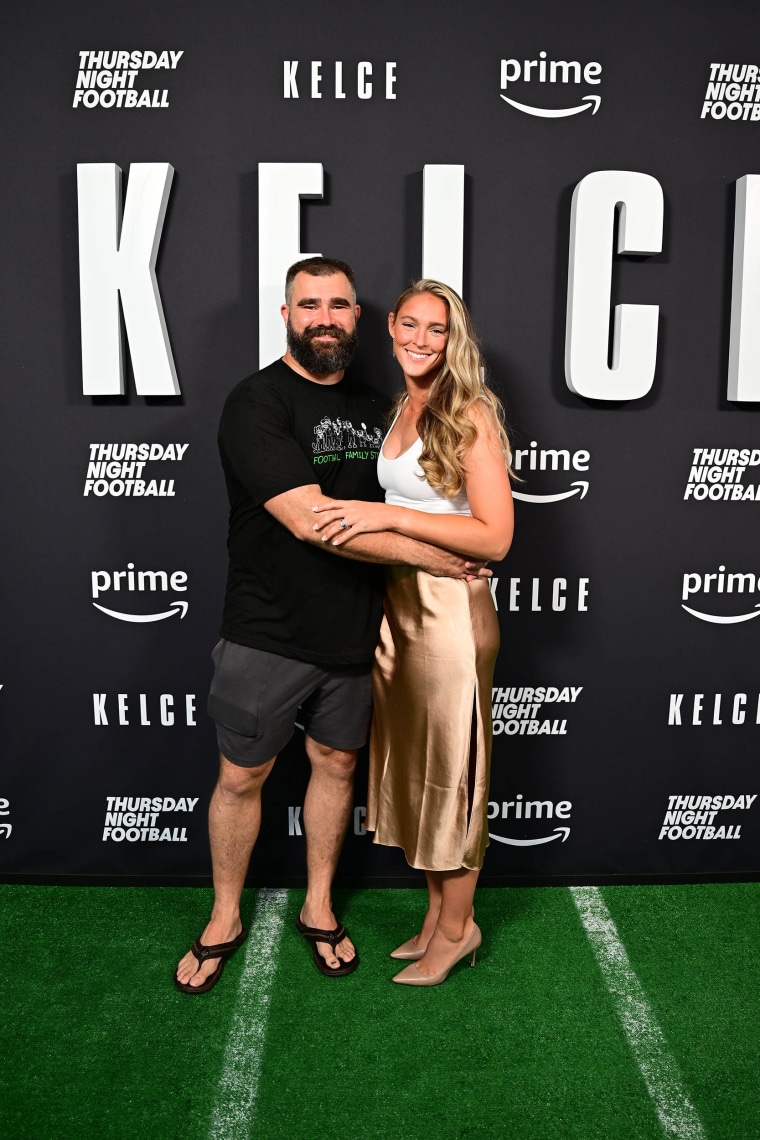 Wondering how tall is Jason Kelces wife?  Kylies height revealed!