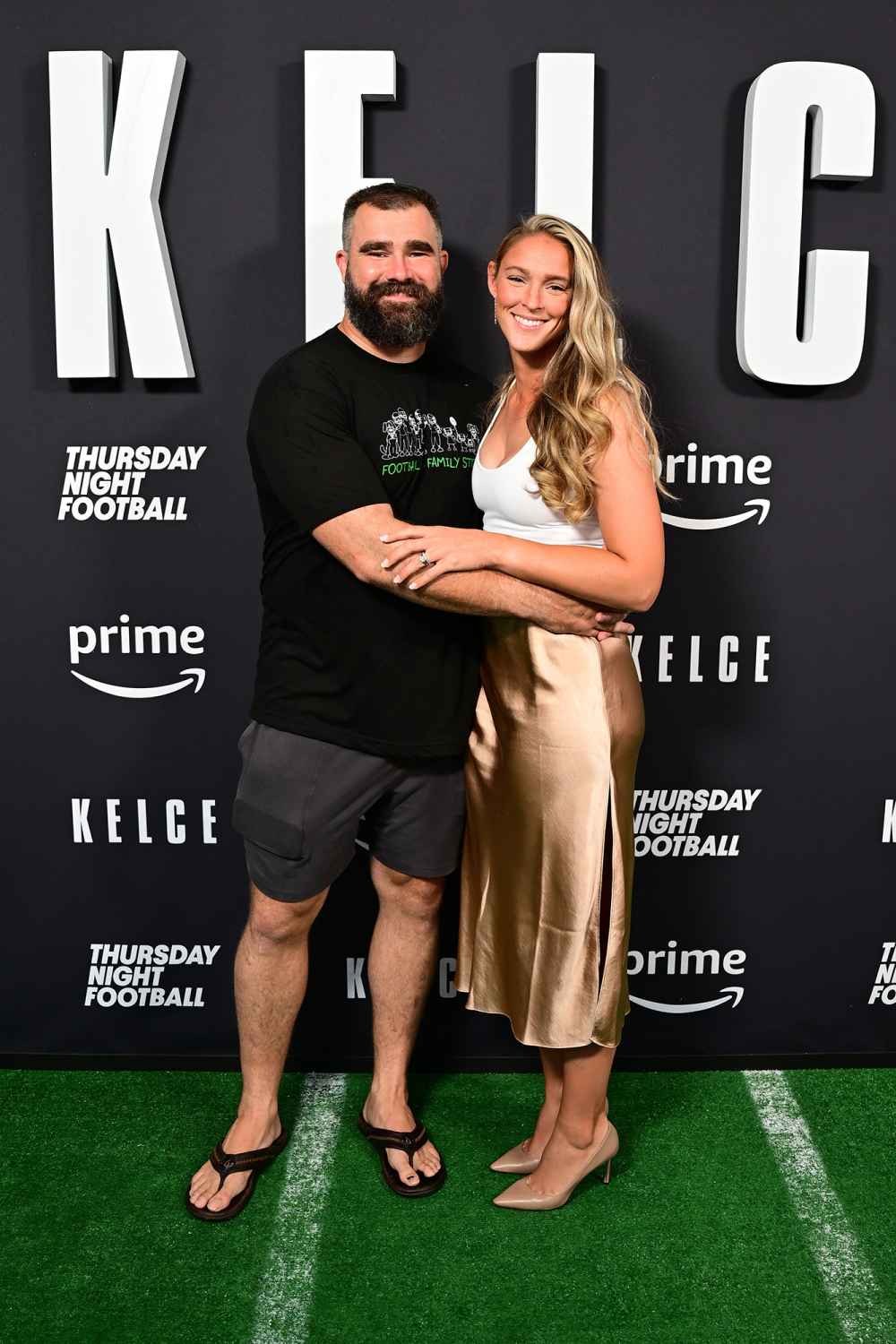 Wondering how tall is Jason Kelces wife?  Kylies height revealed!