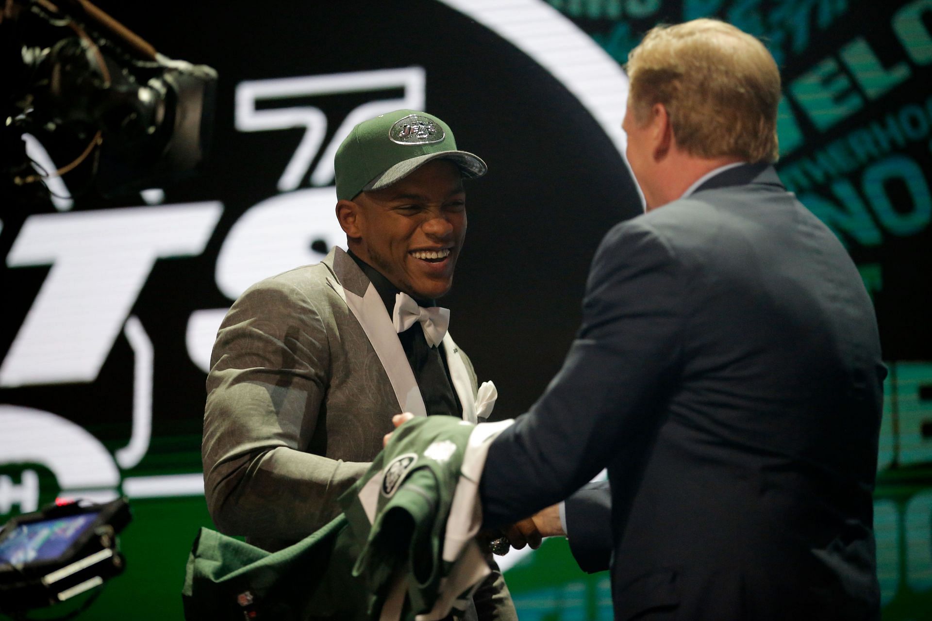 Whats Darron Lee Net Worth?  A Look at His Football Fortune!