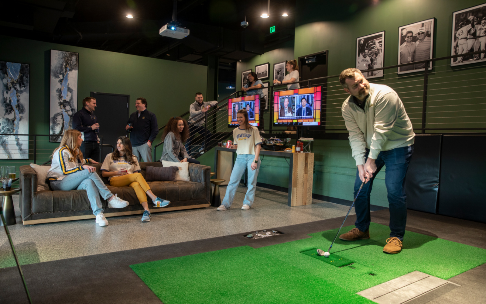 Milwaukee Golf Simulator Guide: Where to Play and What it Costs