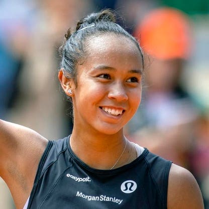 Explore leylah fernandez net worth: The tennis rising star money and career path.